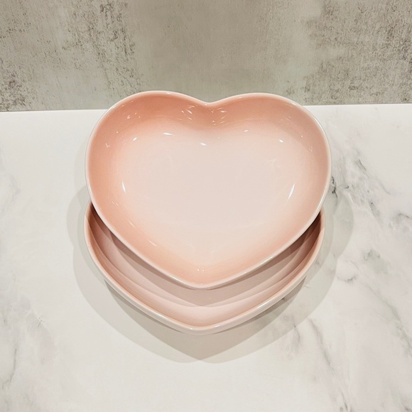 Le Creuset Other - Le Creuset Heart Curved Dish Set of 2